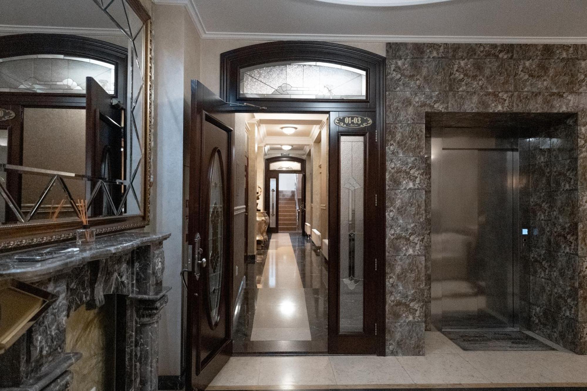 Allureinn Hotel And Spa 체르니우치 외부 사진
