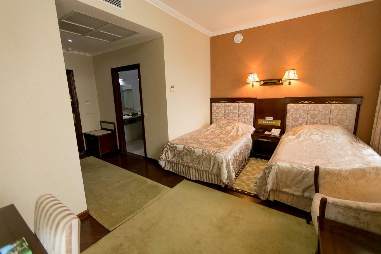 Allureinn Hotel And Spa 체르니우치 외부 사진